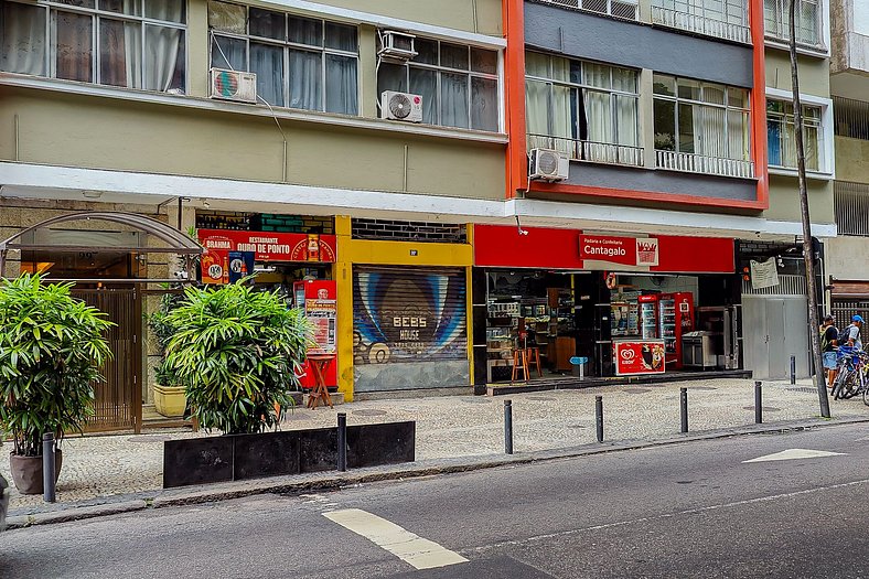 Copacabana Must - Quadra da Praia e Comodidade!