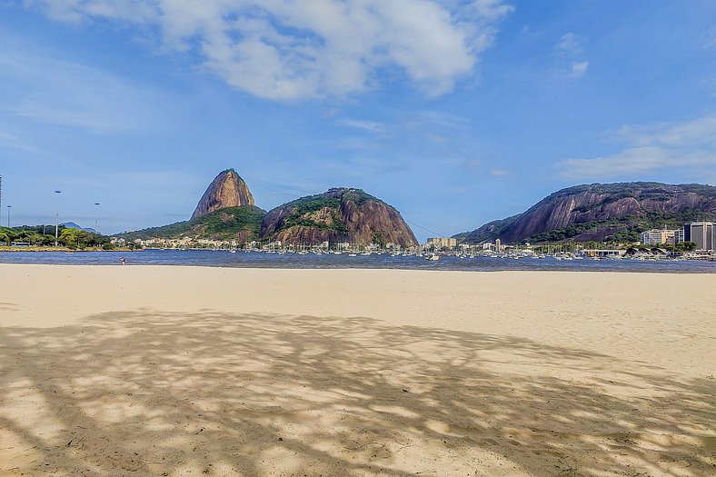 Botafogo, 4 Guests and the Sugarloaf View!